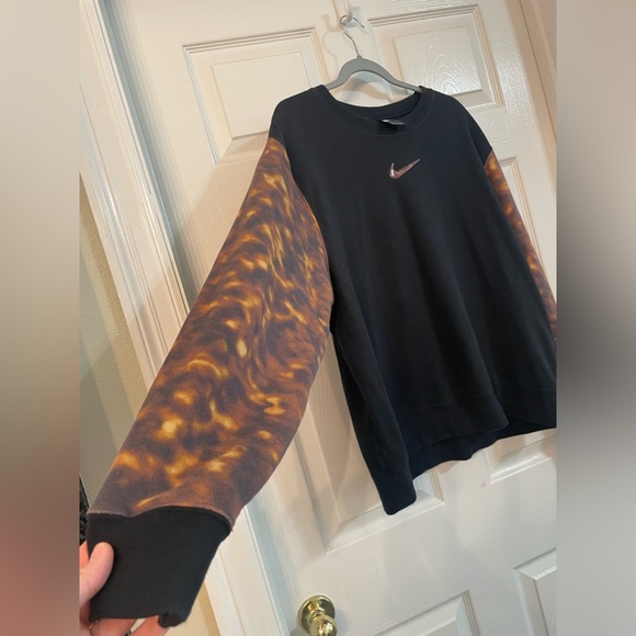 Vintage Y2K 2009 Nike Sweatshirt Unisex Large Crewneck Center Check Black Lava - Picture 8 of 13